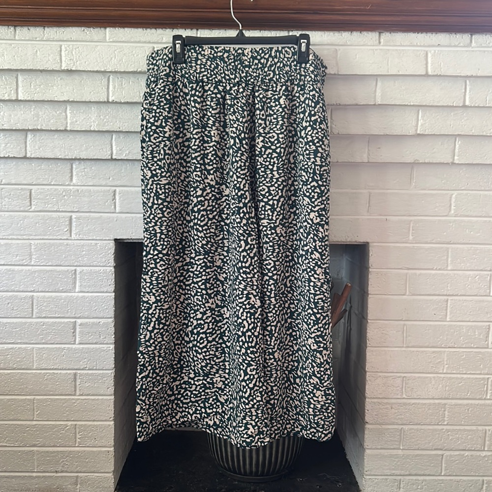 Jessica Simpson cropped float pants